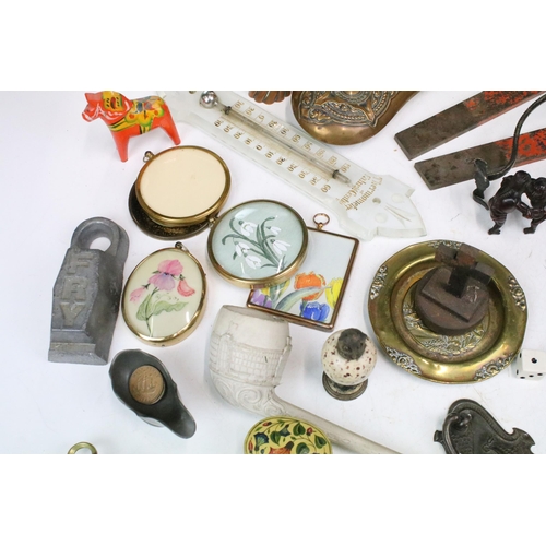 307 - A box of mixed collectables to include bevelled glass mirror, photograph frame, brassware, clay pipe... 