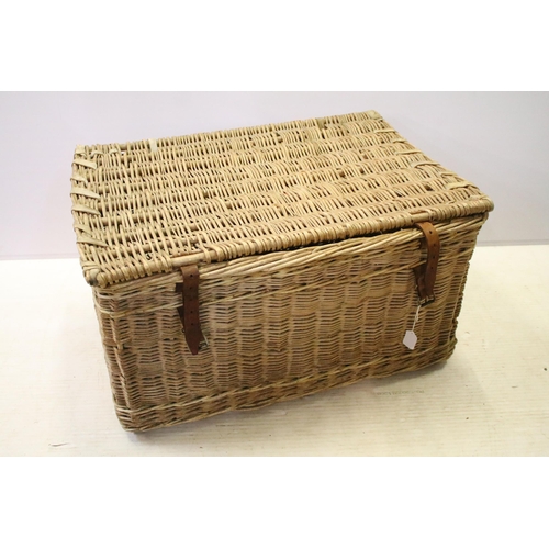 657 - Early 20th century wicker hamper with liftable lid and strap closure, H 46cm, W 82cm