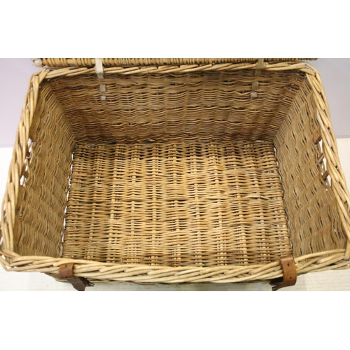 657 - Early 20th century wicker hamper with liftable lid and strap closure, H 46cm, W 82cm