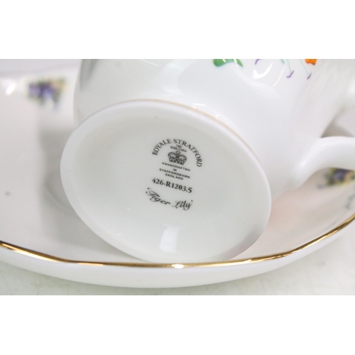 89 - Royal Stratford 'Tea with the Queen Mother' bone china tea cups, saucers and spoons, to include Eliz... 