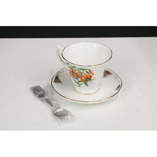 89 - Royal Stratford 'Tea with the Queen Mother' bone china tea cups, saucers and spoons, to include Eliz... 