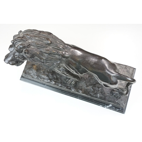 142 - Bronze angry roaring lion statue sculpture on plinth, H 26cm, W 37cm, D 16cm