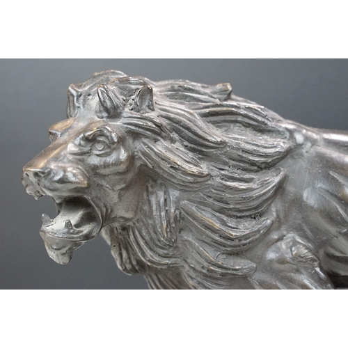 142 - Bronze angry roaring lion statue sculpture on plinth, H 26cm, W 37cm, D 16cm