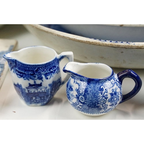 69 - Large varied assortment of Blue and white China pieces of many sizes to include Spode, Wedgwood, Spo... 