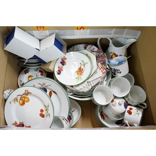 94 - Royal Worcester 'Evesham Vale' fruit design dinnerware set to include butter dish, five bowls, large... 