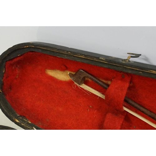 425 - Antique violin with two piece back, Antonius Stradivarius Cremonensis paper label to interior, with ... 