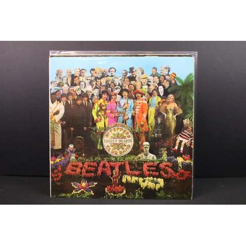 114 - Vinyl - 6 The Beatles albums on the yellow Parlophone labels to include: Sgt. Peppers (PCS 7027 with... 