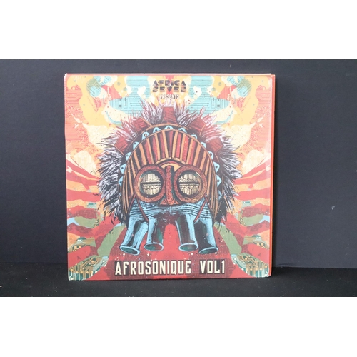 135 - Vinyl - 6 Funk / Soul / Afrobeat / House / Techno / Hip Hop albums and 5 x 12” to include: Disclosur... 