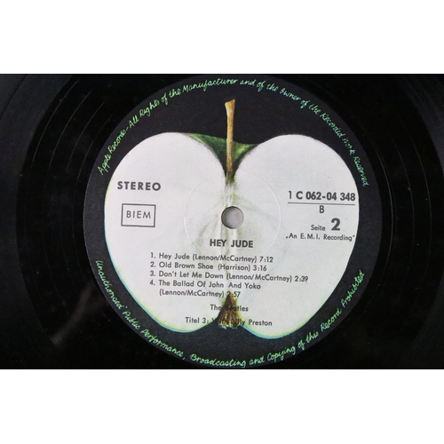 141 - Vinyl - 3 The Beatles foreign pressing albums to include: 19 Hits (YCY Record – YCY-2005, Malaysian)... 