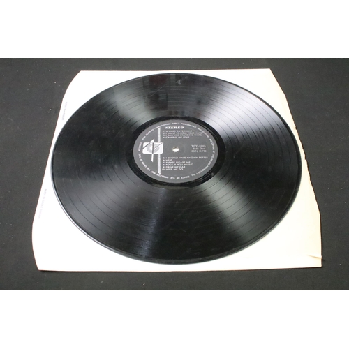 141 - Vinyl - 3 The Beatles foreign pressing albums to include: 19 Hits (YCY Record – YCY-2005, Malaysian)... 