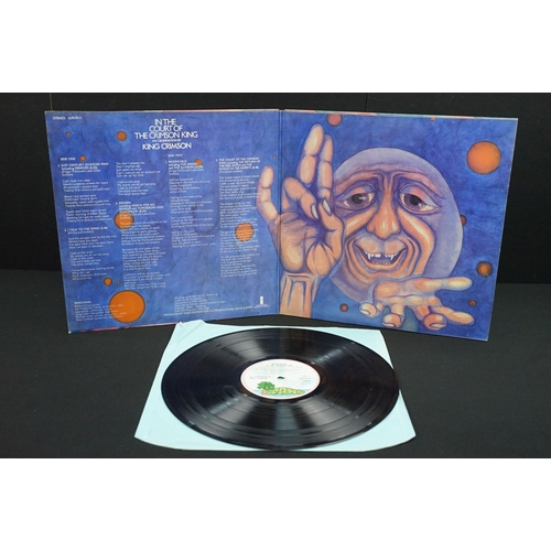 163 - Vinyl - 5 King Crimson LPs to include In The Court Of The Crimson King (pink rim), Red, USA, Lark's ... 