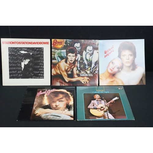 167 - Vinyl - 18 David Bowie LPs spanning his career to include Space Oddity (with poster), Aladdin Sane, ... 