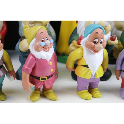 82 - Quantity of Snow White and the Seven Dwarves items to include include ceramic garden gnome ornament ... 