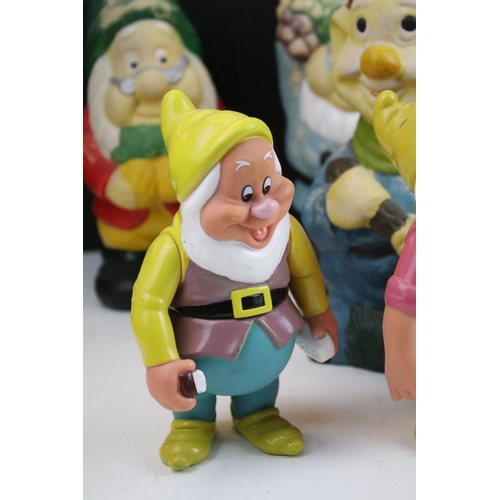 82 - Quantity of Snow White and the Seven Dwarves items to include include ceramic garden gnome ornament ... 