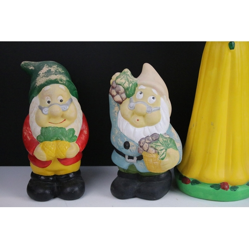 82 - Quantity of Snow White and the Seven Dwarves items to include include ceramic garden gnome ornament ... 