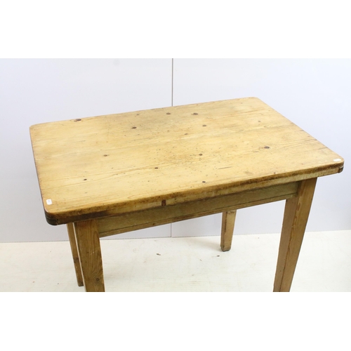 564 - Early 20th century pine kitchen table of small proportions, with one frieze drawer on square taperin... 