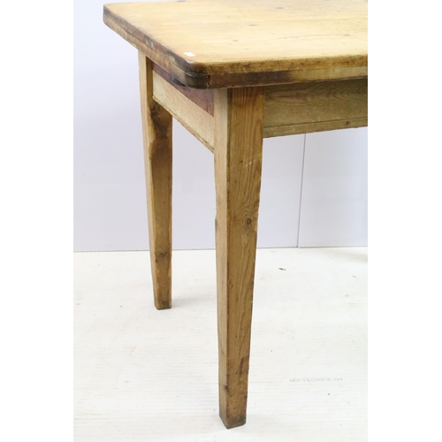 564 - Early 20th century pine kitchen table of small proportions, with one frieze drawer on square taperin... 