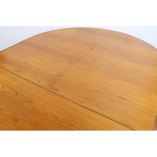 569 - G-Plan Fresco mid century extending dining table designed by Victor Wilkins, 72cm high x 122cm diame... 