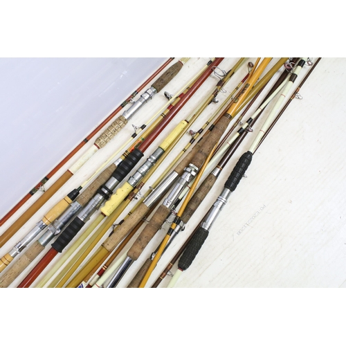 426 - Vintage selection of fishing rods to include, Canadian Major Rod 502, Elastiglas Marco, The Dover Se... 