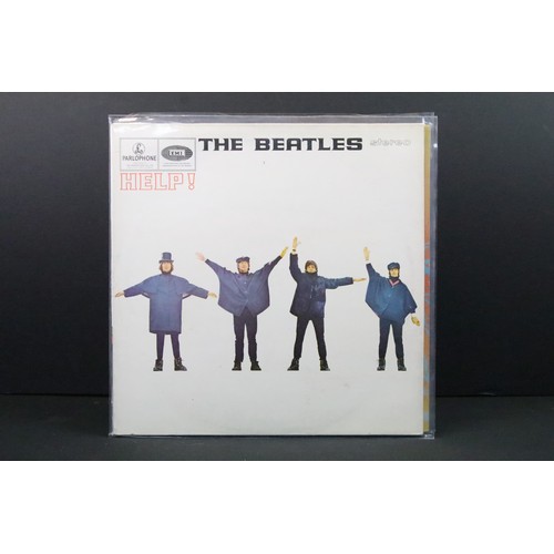 116 - Vinyl - 11 The Beatles albums mainly on the 2 box EMI labels to include: White Album (UK side openin... 