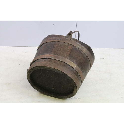 440 - Antique oak rural bucket in wood and iron, with iron handle, H 30cm, W 38cm, D 5cm