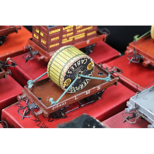 174 - 24 Boxed Hornby O gauge items of rolling stock to include 21 x Flat Truck and 3 x Low Sided Wagon, f... 