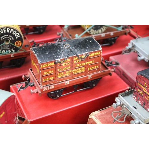174 - 24 Boxed Hornby O gauge items of rolling stock to include 21 x Flat Truck and 3 x Low Sided Wagon, f... 