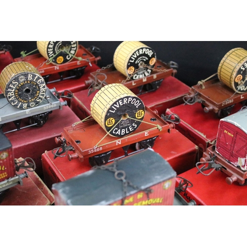 174 - 24 Boxed Hornby O gauge items of rolling stock to include 21 x Flat Truck and 3 x Low Sided Wagon, f... 
