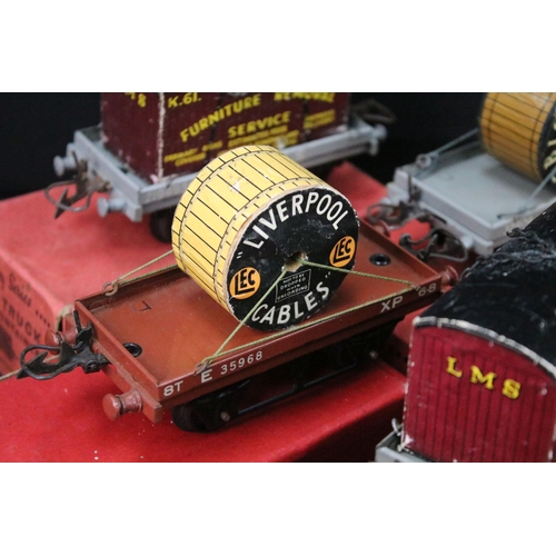 174 - 24 Boxed Hornby O gauge items of rolling stock to include 21 x Flat Truck and 3 x Low Sided Wagon, f... 