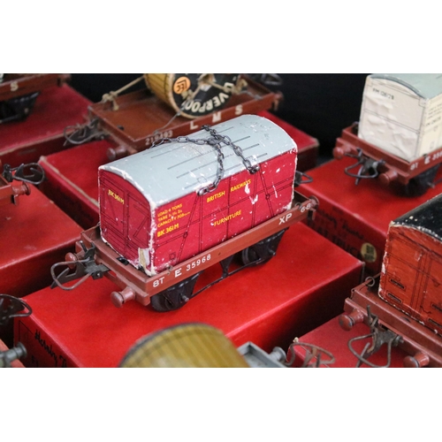174 - 24 Boxed Hornby O gauge items of rolling stock to include 21 x Flat Truck and 3 x Low Sided Wagon, f... 