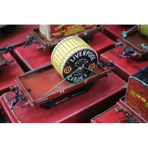 174 - 24 Boxed Hornby O gauge items of rolling stock to include 21 x Flat Truck and 3 x Low Sided Wagon, f... 