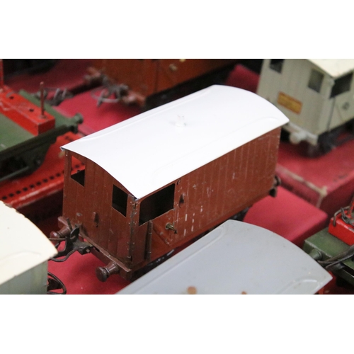 178 - 23 Boxed Hornby O gauge items of rolling stock to include 9 x No 1 Lumber Wagon, 5 x Brake Van, 7 x ... 