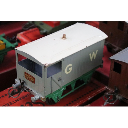178 - 23 Boxed Hornby O gauge items of rolling stock to include 9 x No 1 Lumber Wagon, 5 x Brake Van, 7 x ... 