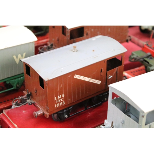178 - 23 Boxed Hornby O gauge items of rolling stock to include 9 x No 1 Lumber Wagon, 5 x Brake Van, 7 x ... 