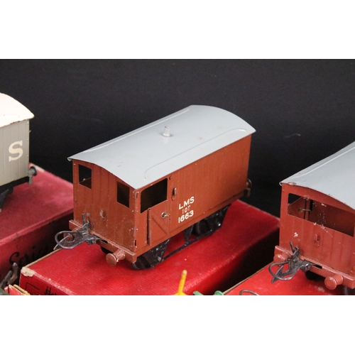 178 - 23 Boxed Hornby O gauge items of rolling stock to include 9 x No 1 Lumber Wagon, 5 x Brake Van, 7 x ... 