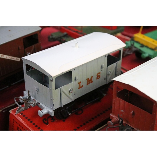 178 - 23 Boxed Hornby O gauge items of rolling stock to include 9 x No 1 Lumber Wagon, 5 x Brake Van, 7 x ... 