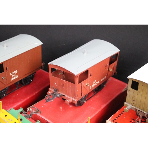 178 - 23 Boxed Hornby O gauge items of rolling stock to include 9 x No 1 Lumber Wagon, 5 x Brake Van, 7 x ... 