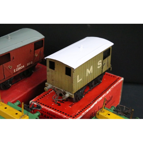 178 - 23 Boxed Hornby O gauge items of rolling stock to include 9 x No 1 Lumber Wagon, 5 x Brake Van, 7 x ... 