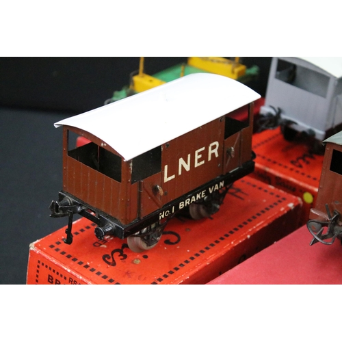 178 - 23 Boxed Hornby O gauge items of rolling stock to include 9 x No 1 Lumber Wagon, 5 x Brake Van, 7 x ... 