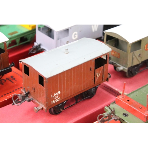 178 - 23 Boxed Hornby O gauge items of rolling stock to include 9 x No 1 Lumber Wagon, 5 x Brake Van, 7 x ... 