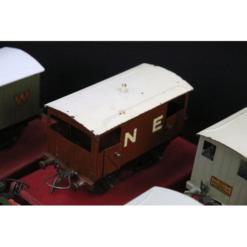178 - 23 Boxed Hornby O gauge items of rolling stock to include 9 x No 1 Lumber Wagon, 5 x Brake Van, 7 x ... 