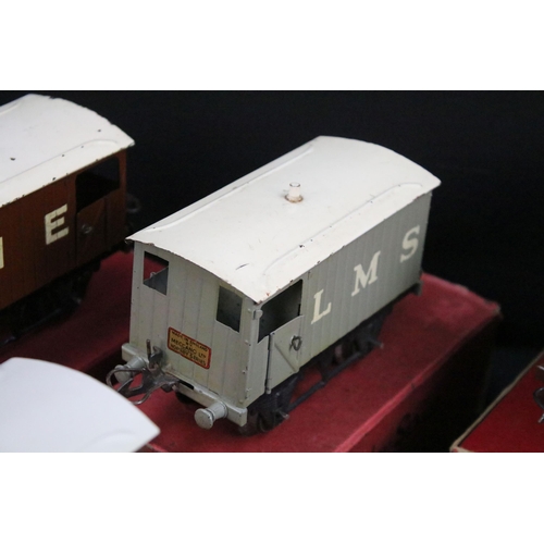 178 - 23 Boxed Hornby O gauge items of rolling stock to include 9 x No 1 Lumber Wagon, 5 x Brake Van, 7 x ... 