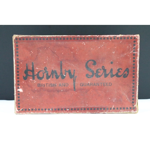 182 - Boxed Hornby O gauge Railway Accessories No 4 17 piece set, complete, items show some paint wear but... 