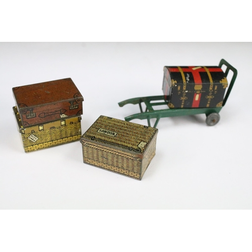 184 - Two boxed Hornby O gauge railway accessories sets to include A827 Bo 3 and A825 Miniature Luggage an... 