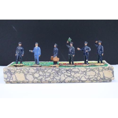 187 - Two boxed Hornby Series O gauge Modelled Miniatures metal trackside figure sets to include No 1 Stat... 
