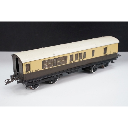 189 - Six Hornby O gauge coaches to include 3 x GWR Coaches featuring 2 x No. 4073 All 3rd Brake End Coach... 