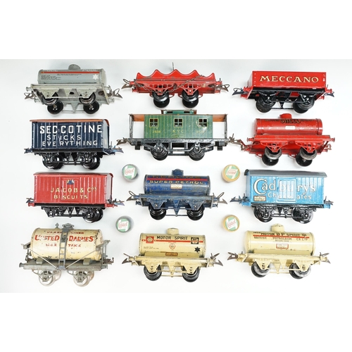 191 - 12 Hornby O gauge items of rolling stock to include Glass Lined Milk Dairies Milk Tank, Cadburys Cho... 