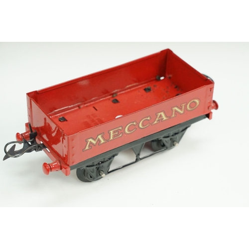 191 - 12 Hornby O gauge items of rolling stock to include Glass Lined Milk Dairies Milk Tank, Cadburys Cho... 
