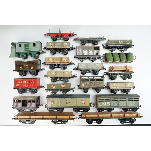 192 - 21 Hornby O gauge items of rolling stock to include Crawford's Biscuits Wagon, Snow Plough in two-to... 