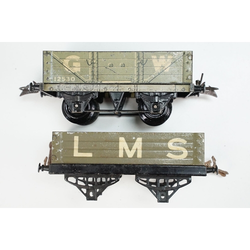 192 - 21 Hornby O gauge items of rolling stock to include Crawford's Biscuits Wagon, Snow Plough in two-to... 